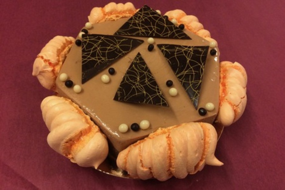 Crémeux 2 chocolats (Fond de biscuit aux amandes / Mousse Chocolat noir & Lait) Crémeux 2 chocolats (Fond de biscuit aux amandes / Mousse Chocolat noir & Lait)