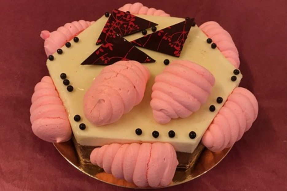 Duo Poire-Chocolat (Fond de biscuit aux amandes / Mousse Poire & Chocolat ) Duo Poire-Chocolat (Fond de biscuit aux amandes / Mousse Poire & Chocolat )