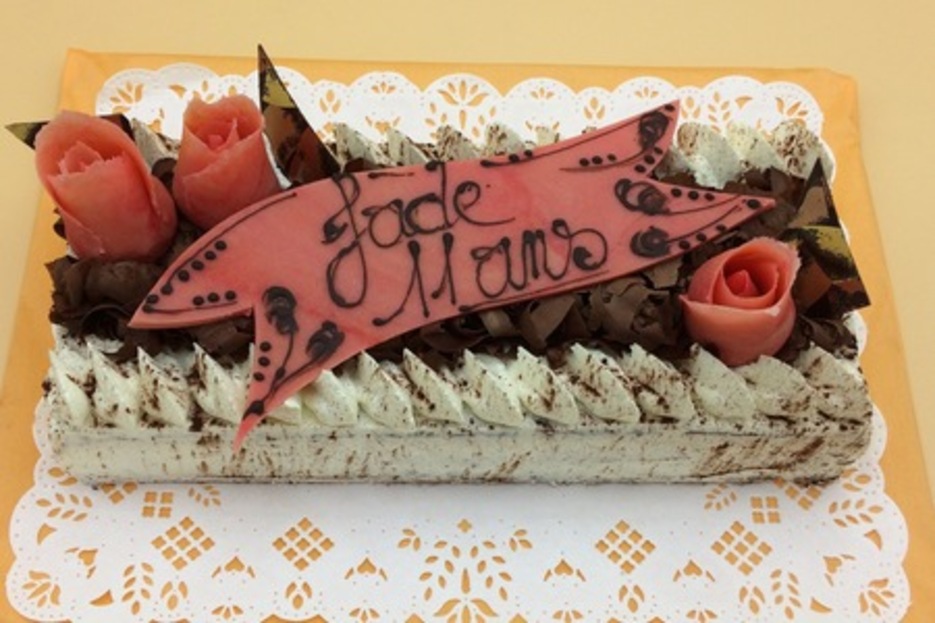 Foret Noire (Génoise Chocolat imbibée Kirsch / Crème mousseline avec griottes / Chantilly) Foret Noire (Génoise Chocolat imbibée Kirsch / Crème mousseline avec griottes / Chantilly)