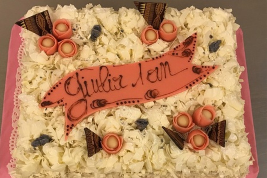 Framboisier Rectangulaire (Génoise nature imbibée Liqueur Framboise / Crème Mousseline / Framboises) Framboisier Rectangulaire (Génoise nature imbibée Liqueur Framboise / Crème Mousseline / Framboises)