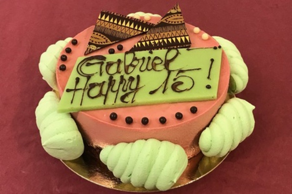 Francisco (Pain de Gênes Chocolat avec Perles croustillantes / Mousse Framboise / Coeur Citron Vert) Francisco (Pain de Gênes Chocolat avec Perles croustillantes / Mousse Framboise / Coeur Citron Vert)