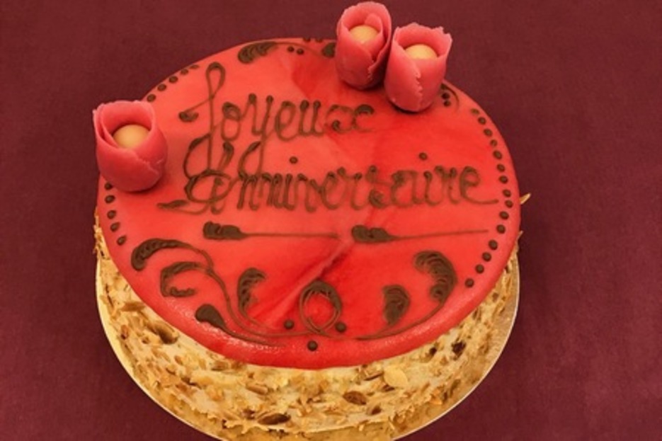 Fraisier (Génoise nature imbibée Kirsch / Crème mousseline / Fraises) Fraisier (Génoise nature imbibée Kirsch / Crème mousseline / Fraises)