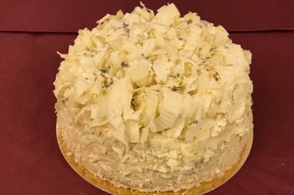 Pelote Cassis (Génoise Nature imbibée Liqueur Cassis / Crème Mousseline / Cassis au sirop) Pelote Cassis (Génoise Nature imbibée Liqueur Cassis / Crème Mousseline / Cassis au sirop)