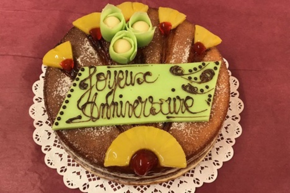 Punch Ananas (Génoise nature imbibée sirop Rhumé / Crème Mousseline / Ananas poché au Rhum) Punch Ananas (Génoise nature imbibée sirop Rhumé / Crème Mousseline / Ananas poché au Rhum)